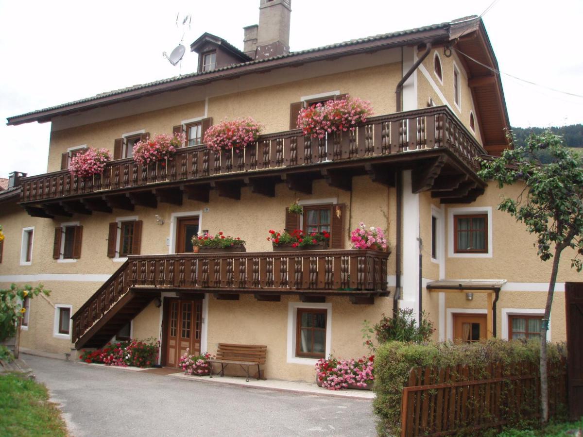 Haus Schmiedhofer Panzió Villabassa Kültér fotó
